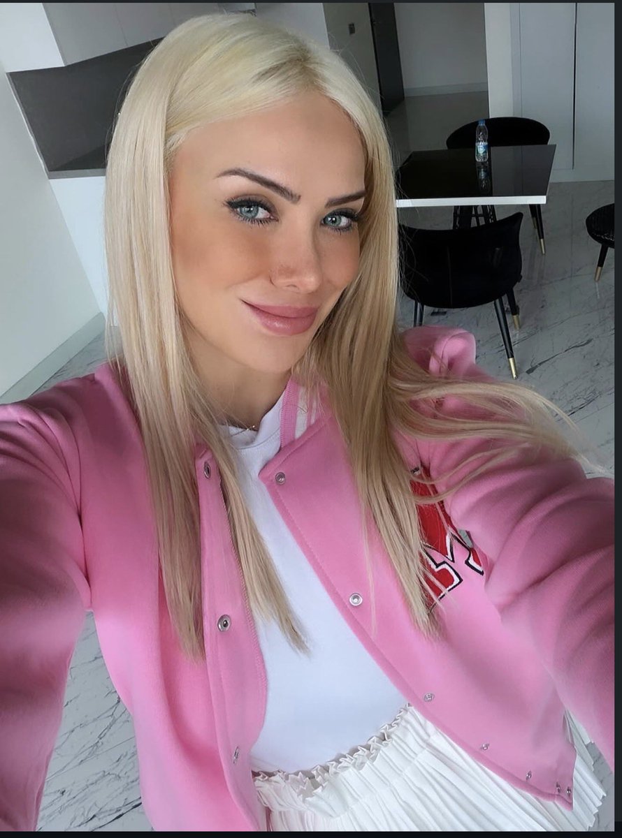 Ciciş Kardeşler olarak bilinen Esra-Ceyda kardeşlerden Ceyda Ersoy, uyuşturucu soruşturması kapsamında gözaltına alındı.

#ceydaersoy