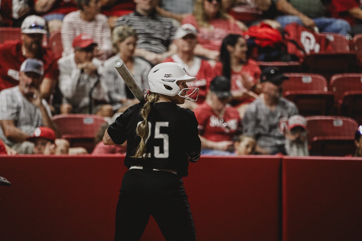 🚨25 Days until GAMEDAY🚨
#25 Taryn Blazevich
Yukon, Oklahoma | Odessa Junior College | 

- Something people may not know about me: I can juggle. 

- Favorite Bible verse: Ephesians 5:8

-Favorite thing about OC is the community of people I’ve gotten to meet