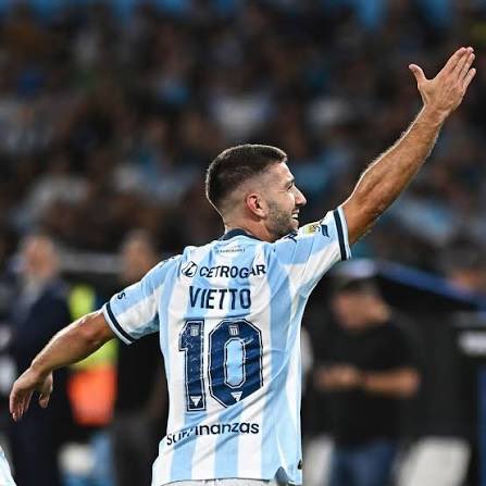 BUSCA EQUIPO!!

El delantero Luciano Vietto fue ofrecido a distintos clubes del fútbol argentino y sudamericano, sabe que no está en condiciones de percibir el contrato elevado de otros años, pero quiere ganar en confianza y minutos de juego.

➡️ Es jugador LIBRE el ex #Racing.