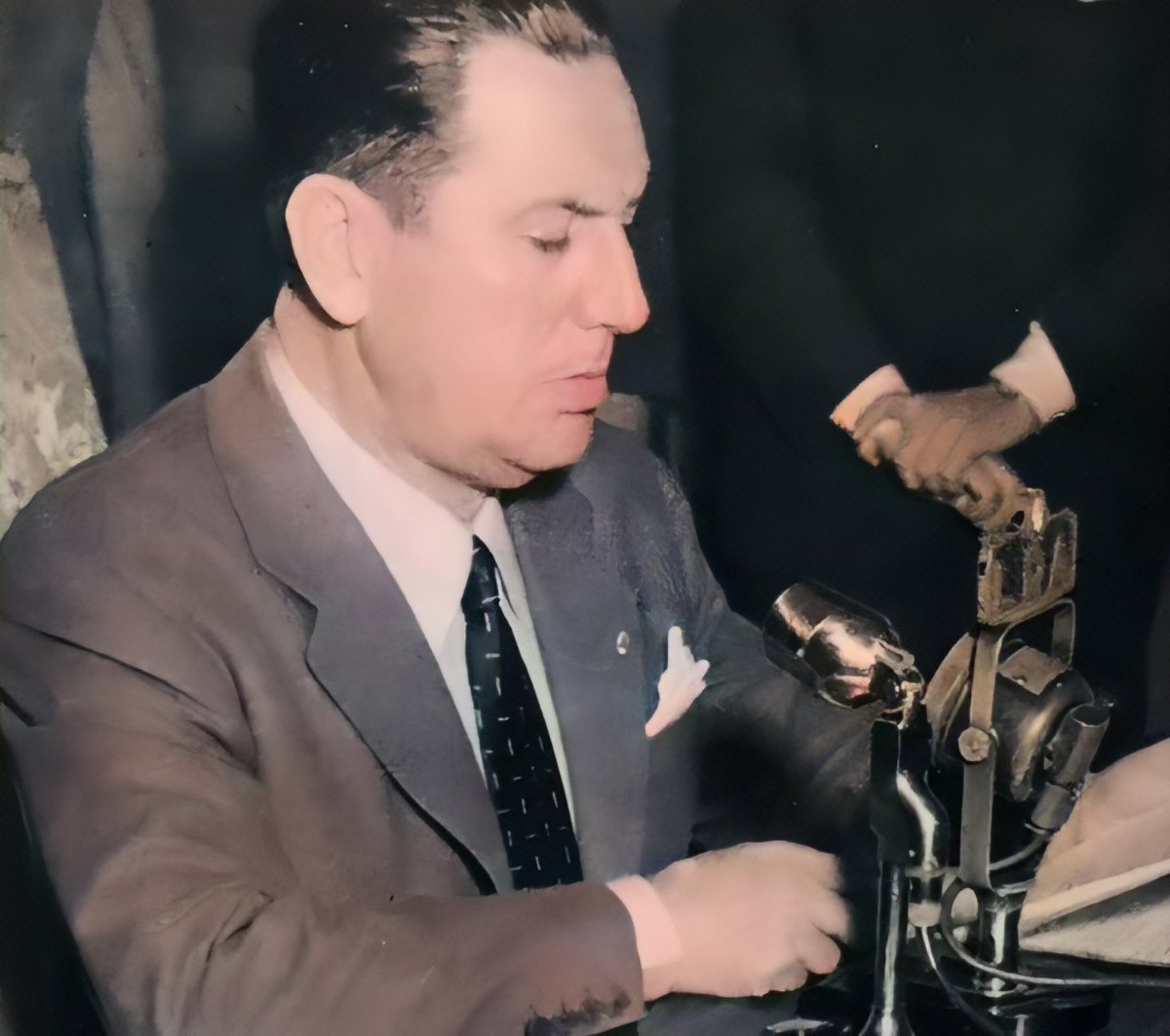 “El imperio británico celebró mi caída como una victoria típicamente inglesa. Winston Churchill señaló que mi derrota era para el Imperio un hecho tan importante como la II Guerra Mundial y que no se me daría tregua ni cuartel hasta el final de mis días”

Juan Domingo Perón 🇦🇷