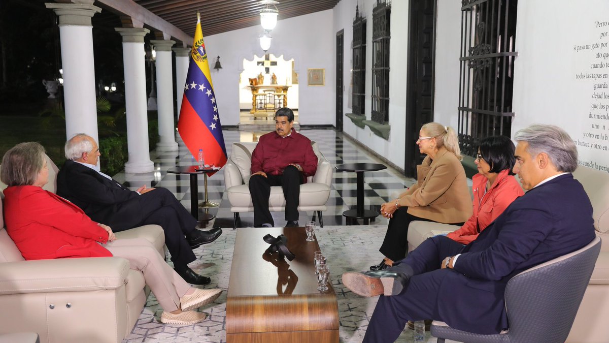 GradeGeorge's tweet image. Una buena foto de Marcos Enríquez -  Ominami ... 

😂🤪😂🤪