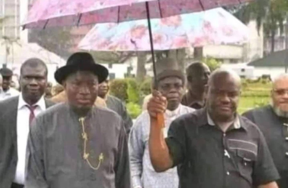 BolanleCole's tweet image. Dear Wike! 

● Sen. John Mbata helped you to be Obia-Akpo Chairman. You later realised it was a mistake to have a relationship with him. 

● Dr. Peter Odili &amp;amp; his wife supported you in returning for a 2nd term as Obio-Akpor Chairman. You later realised it was a mistake to have…