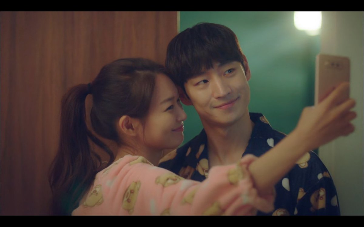 attycornsalad's tweet photo. when you have beef with your future self and take pictures with your husband to prove her wrong: a guide by song marin #TomorrowWithYou #TomorrowWithYouEp13 https://t.co/gLy3KG6Q9w
