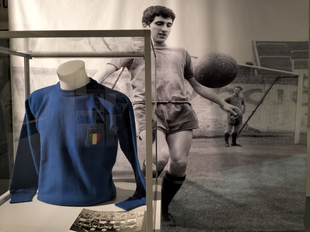 Dimitriruggeri's tweet photo. Ho visitato la mostra di #GigiMeroni Il calciatore-artista a #Como  (ancora aperta fino al 27 gennaio) Ecco le mie emozioni 
https://t.co/dItE0XqFWv
#GigiMeroni #FarfallaGranata #MostraMeroni #TorinoFC #MuseoSetaComo 
@museosetacomo @Cuore_Toro @ToroNews
@pianetagenoa https://t.co/AYwkPne1Pp
