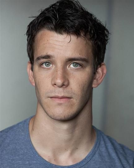 jwltsben's tweet image. Ohh luke, it's definitely working whatever you're doing with that green beautiful eyes of yours