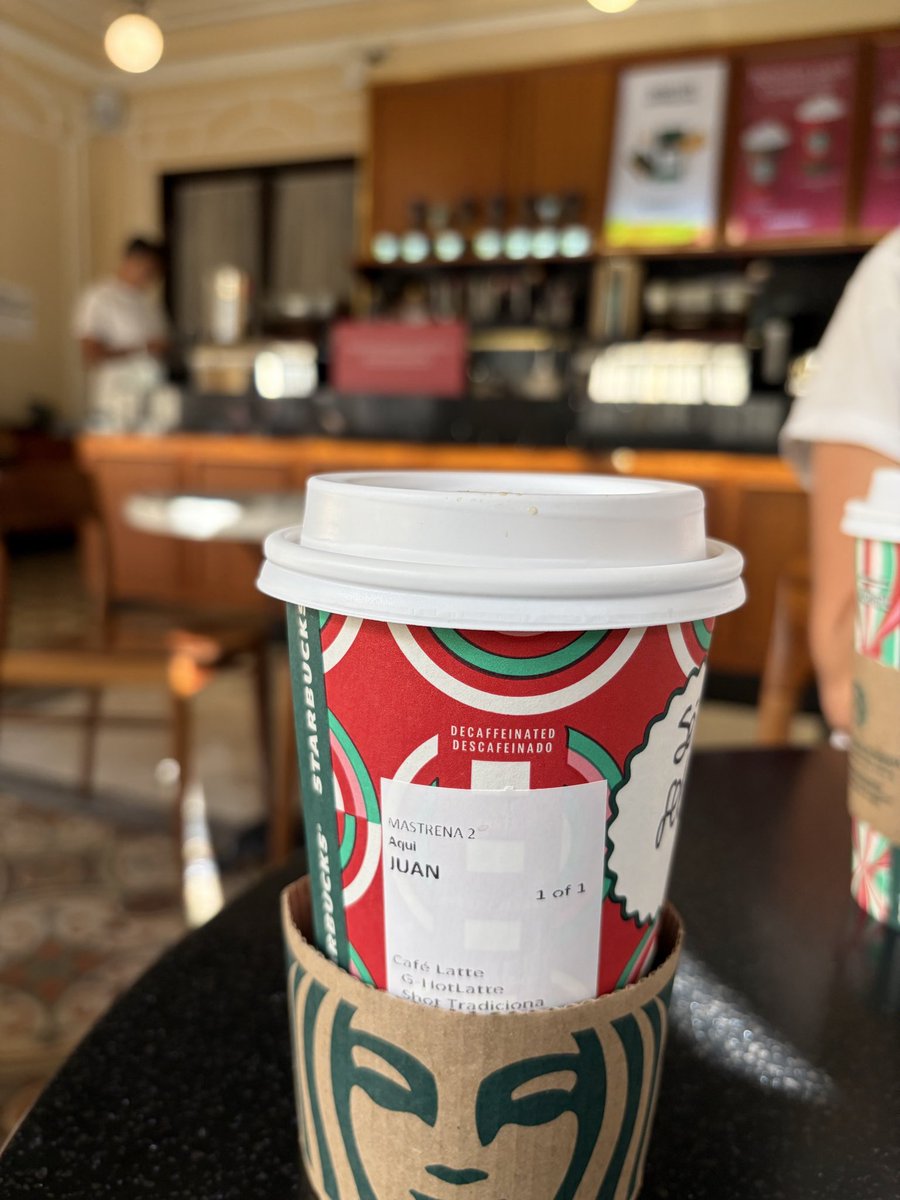 astuldiaz's tweet photo. @starbucks_sv  hoy me sorprendieron con un café excelente, un entusiasmo que contagia y una alegría que anima! Y saben era alguien de la tercera edad ! Qué bueno que todos tenemos oportunidades, los felicito, vengan a teatro nacional! https://t.co/eO9j7CBYCK