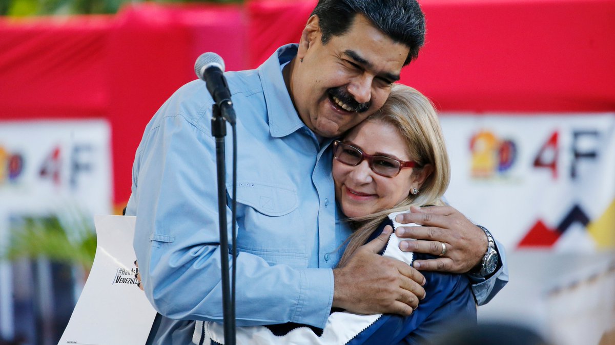GlobalIJournal's tweet image. Reports say that:

Maduro’s wife insisted on staying with her husband, President Maduro, during the abduction operation from their home, saying she would not leave him alone.
