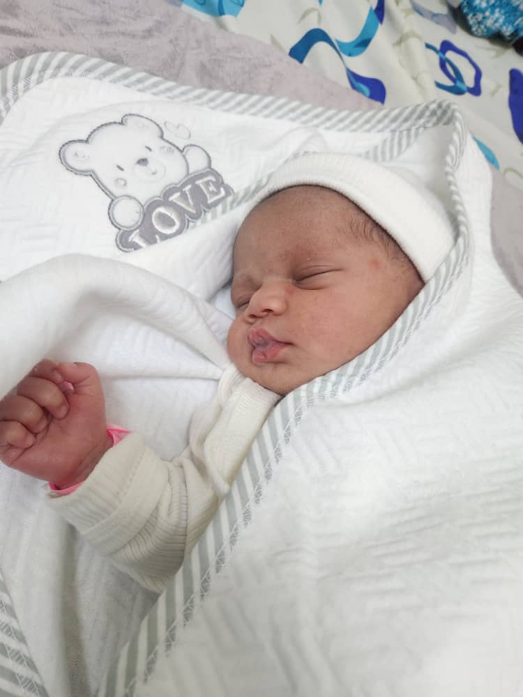 Après 12 ans d'attente, Dieu a exaucé la prière de cette famille Tchadienne grâce aux services de Fertilité In-Vitro à la Polyclinique Umugiraneza de Kibimba. Nous tenons à adresser nos plus sincères félicitations à ce couple et à remercier le Seigneur pour cette merveilleuse