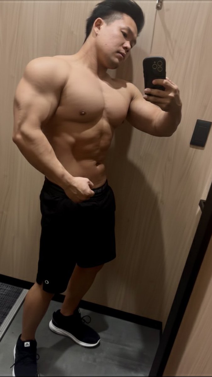 Darryl_training's tweet photo. 逞しい体になる���に日々トレーニング 💪

久々に別のジムに行ったら前のジムで一緒だった人に遭遇😎

モチベ上がったし、負けないように頑張ろ🔥って思えた https://t.co/ColW6O35dP