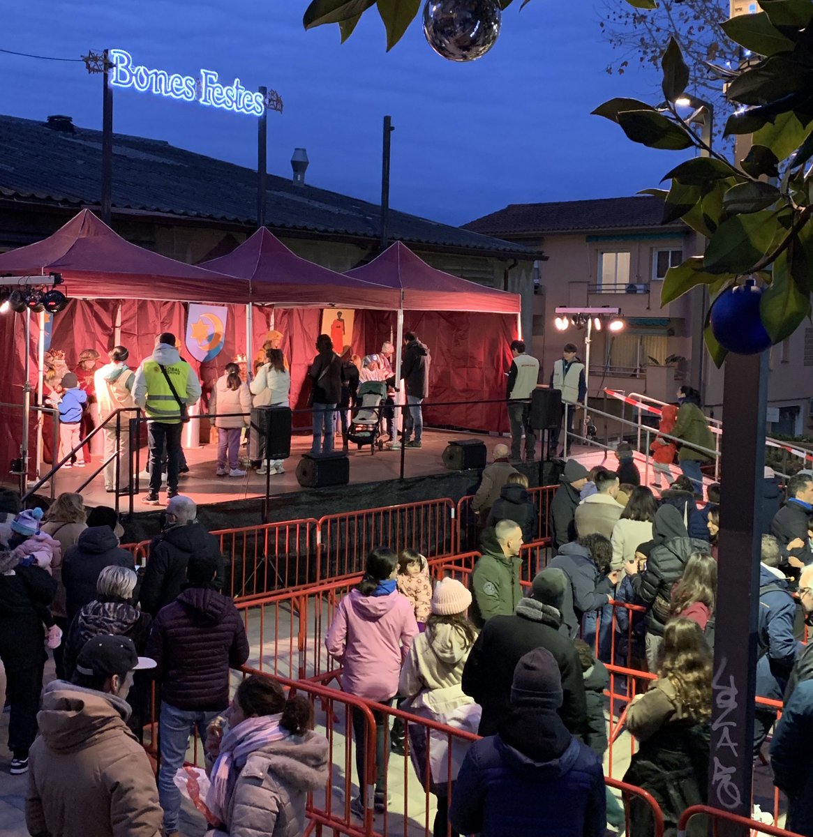 Que tingueu una Molt Bona Nit de Reis 👑

📸 Aquí teniu alguns dels moments de la visita de Ses Majestats, avui 5 de gener, a #Parets