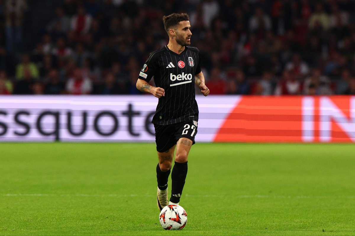 RespiraElFut's tweet photo. 🇹🇷😳 Lo de Rafa Silva con el Beşiktaş roza lo surrealista.

El club no cuenta con él, 
lo citó a entrenar a las 4:00 AM,
no se presentó (por razones obvias)
y el portugués denunció la situación ante la FIFA. https://t.co/R06DEs0arG