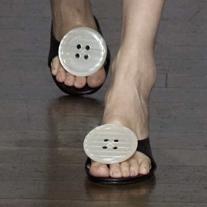 h0neyndmilk's tweet image. cute as a button for a reason