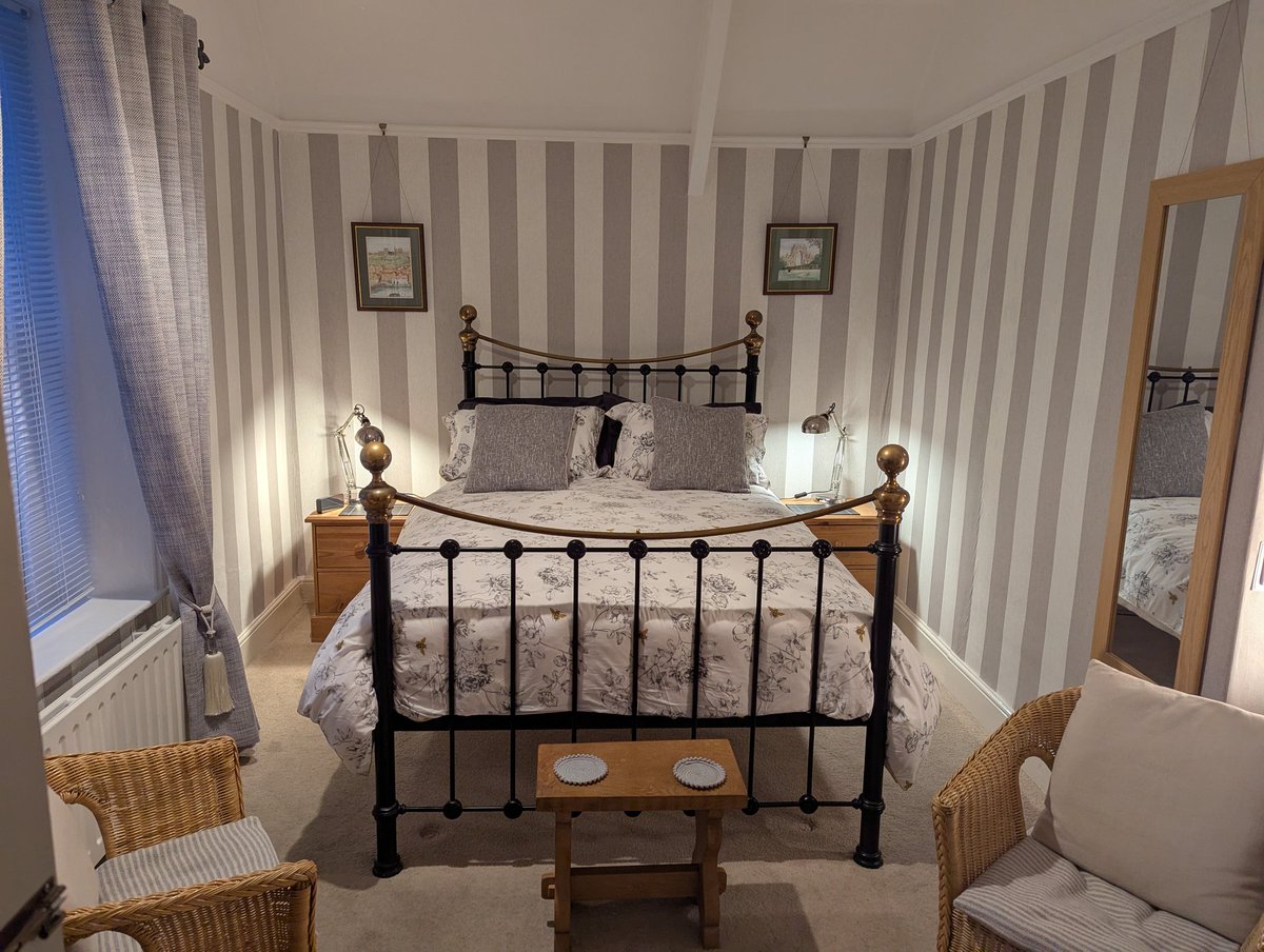 GlendaleHouse's tweet image. Bed and breakfast in the centre of the moorland village of Goathland Check availability and book direct online
 glendalehouse.co.uk #goathland #wheretostay #Specialoffer #bedandbreakfast