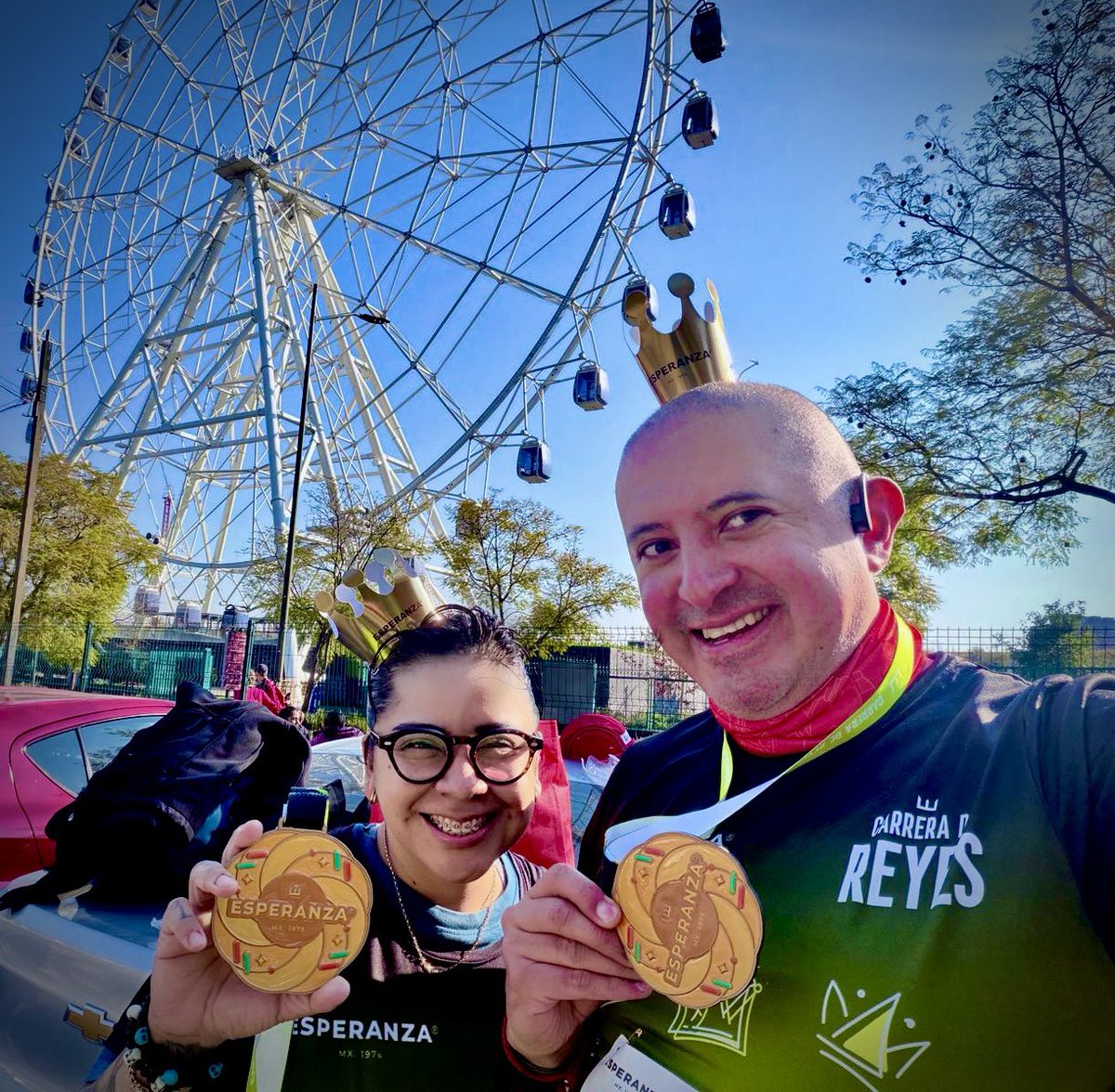 #MedalMonday🏅 con mi amiguita Decireé en la primera #Carrera del 2026. #CarreraDeReyes <a href="/laesperanzamx/">Pastelerias Esperanza</a> desde el <a href="/CC_LosPinos/">Complejo Cultural Los Pinos</a> #CDMX #México🇲🇽