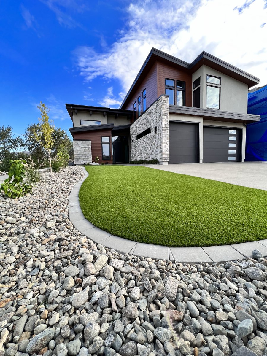 _Shawgrass's tweet photo. A new year calls for new spaces — and synthetic turf is one of the easiest, quickest ways to transform any landscape ✨ Thinking of a 2026 refresh? Turf transforms outdoor spaces quickly and beautifully. 💚
#Shawgrass #LandscapeDesign #NewYearNewYard https://t.co/oJVUOExE5X