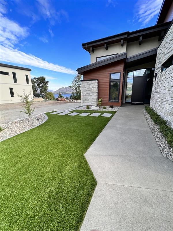 _Shawgrass's tweet photo. A new year calls for new spaces — and synthetic turf is one of the easiest, quickest ways to transform any landscape ✨ Thinking of a 2026 refresh? Turf transforms outdoor spaces quickly and beautifully. 💚
#Shawgrass #LandscapeDesign #NewYearNewYard https://t.co/oJVUOExE5X