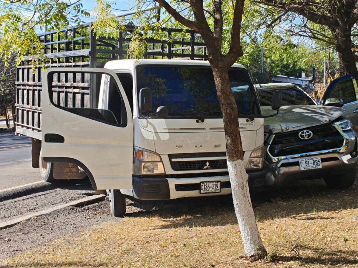 donmartuit's tweet image. Reportan choque en la carretera Ruta Militar, a la altura del cantón el Algodón, Santa Rosa de Lima.

#TraficoSV
