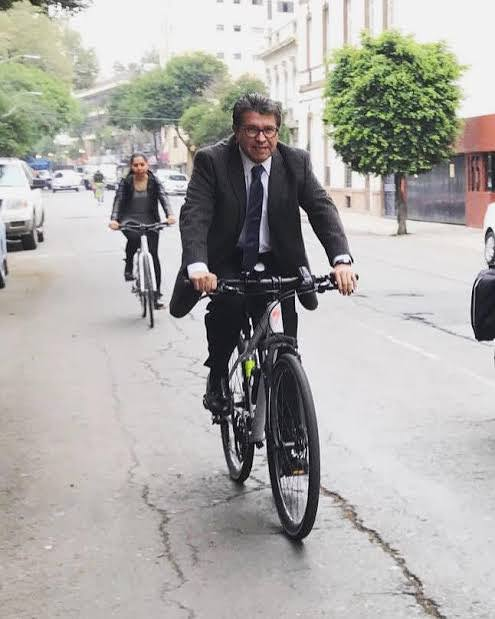 Y los chairos que se creían estas pendejadas de austeridad... 🤦‍♀️