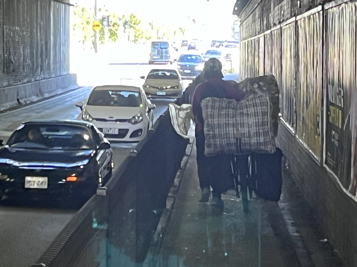 Semi-regular reminder this footpath is the only pedestrian route under or over the train tracks for nearly 5kms in West Footscray / Tottenham in Melbourne’s west.

Ashley St underpass, <a href="/metrotrains/">Metro Trains</a> Tottenham stn.