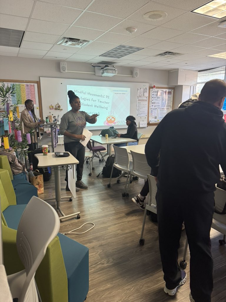 Coach_Howze's tweet image. PD Days: Learning from the best in the business at RHS! Thank you for the golden nuggets to apply in the classroom @coachdansby &amp;amp; @RHSAVIDBrown 🤓