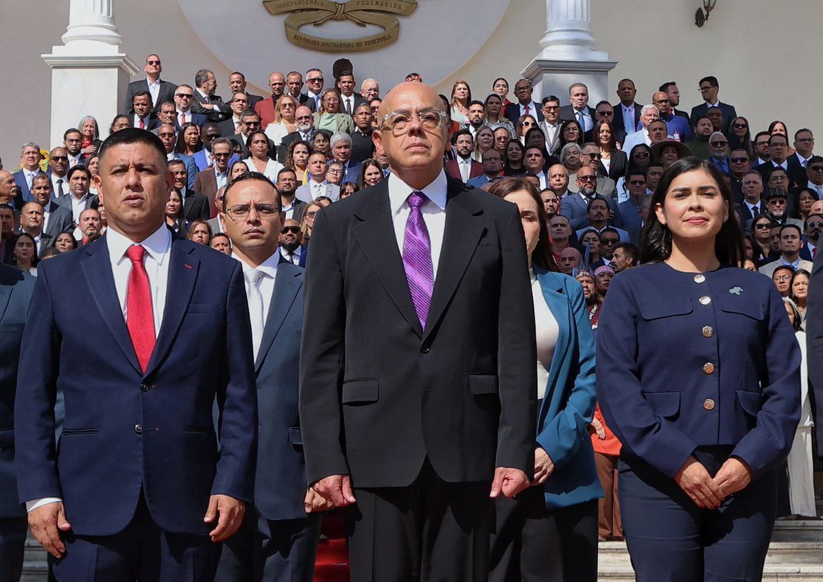 ConElMazoDando's tweet photo. #LosQueremosDeVuelta | Hoy 5 de enero se llevó a cabo la instalación de la Asamblea Nacional para el periodo legislativo 2026. 

Este acto representa la consolidación del Poder Legislativo como el epicentro del debate político y la voluntad popular, reafirmando el compromiso de los diputados y diputadas con la defensa de la soberanía nacional.