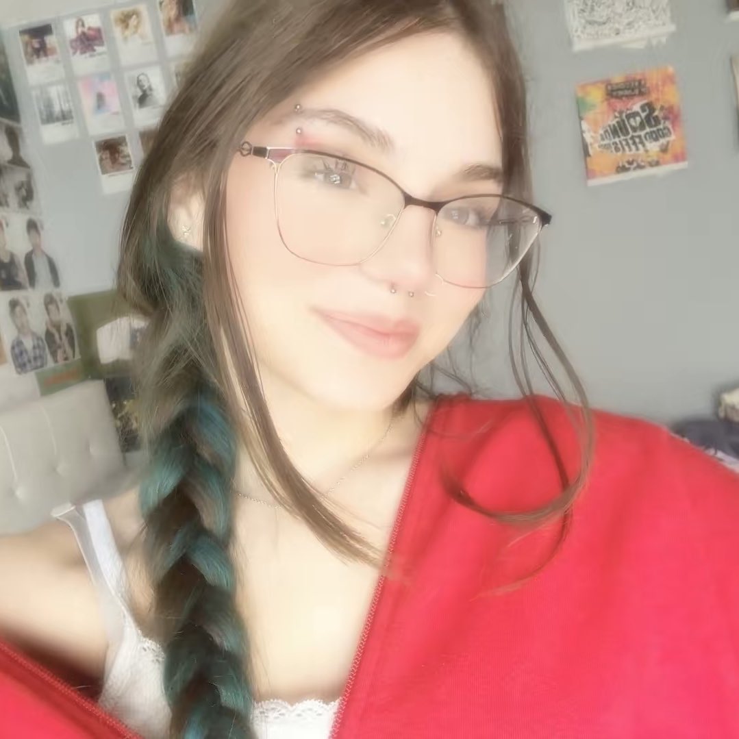 N0SENSEOFTIME's tweet image. crush me with the sunshine of your heart &amp;lt;3

#5SOS_SELFIEDAY #LUKE #5SOS