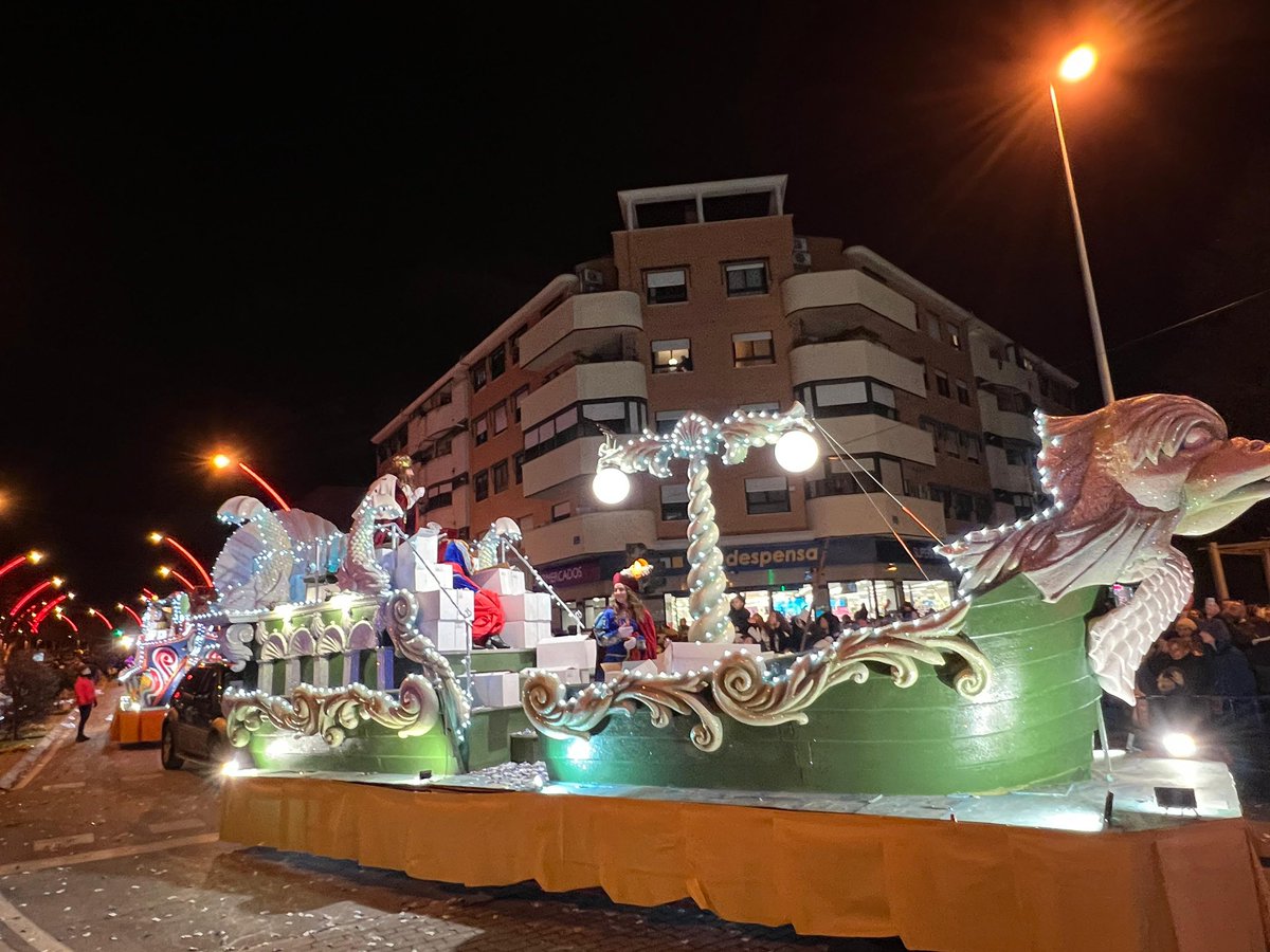 Tarde mágica de ilusiones compartidas y con la mejor gente, la de Fuenlabrada.
Feliz noche de Reyes.