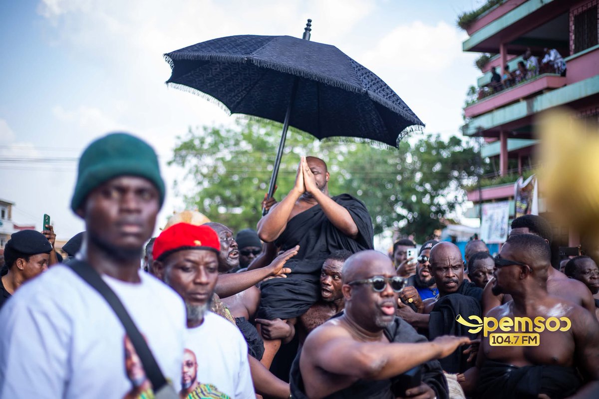 Asante_nation's tweet image. Daasebre Osei Bonsu III, newly enstooled Omanhene of Asante Mampong, on January 5, 2026, swore the oath of allegiance to his people, affirming his commitment to serve with wisdom, unity, and dedication.

The ceremony was held in the august presence of Nananom Abiretufuo,…