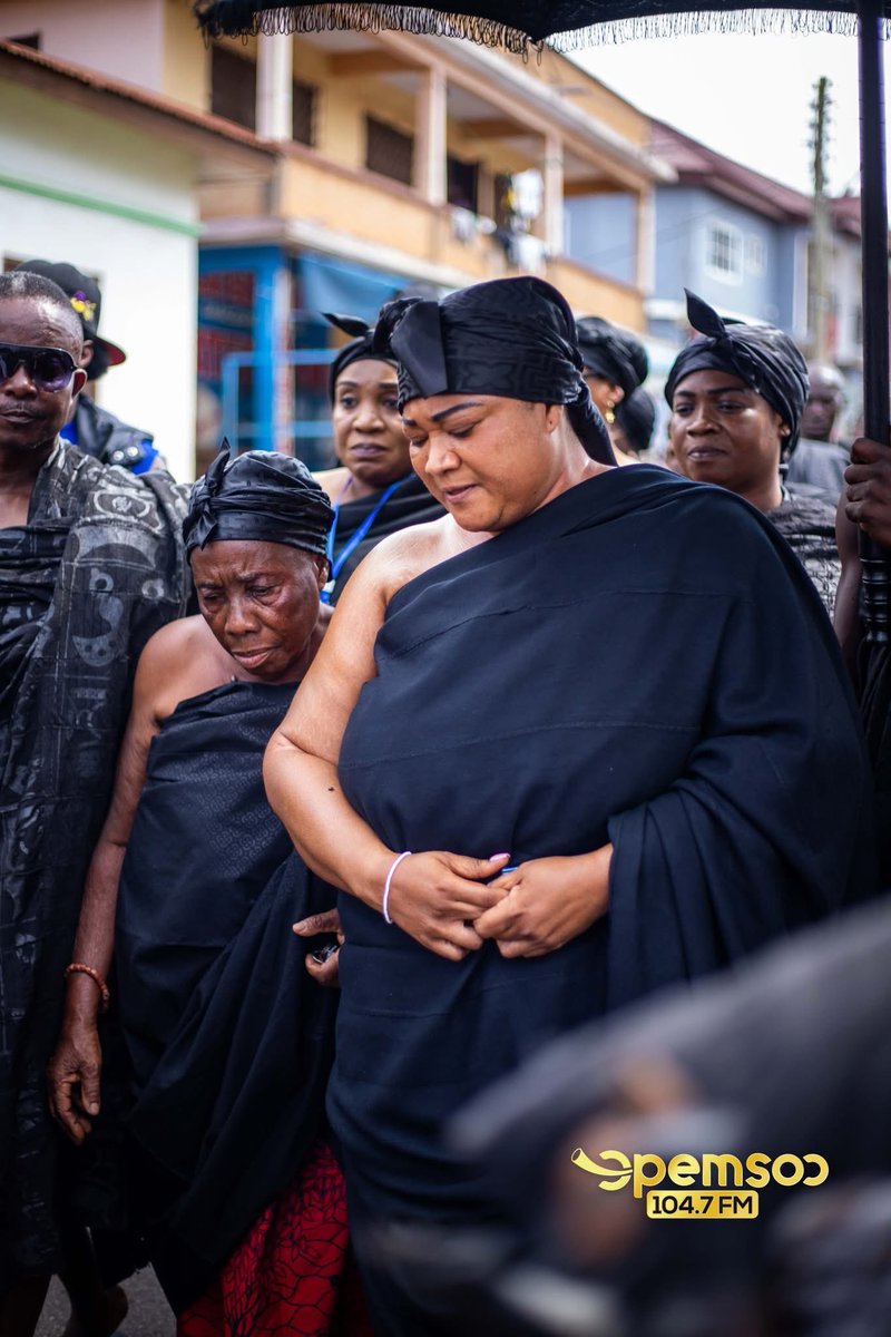 Asante_nation's tweet image. Daasebre Osei Bonsu III, newly enstooled Omanhene of Asante Mampong, on January 5, 2026, swore the oath of allegiance to his people, affirming his commitment to serve with wisdom, unity, and dedication.

The ceremony was held in the august presence of Nananom Abiretufuo,…