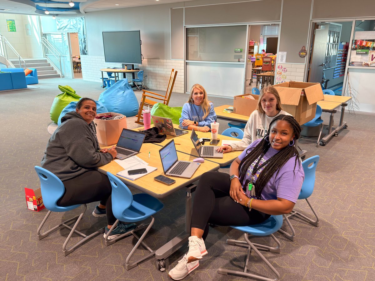 ShermanISD's tweet image. Every year starts strong 💪 when it starts together. Our educators are busy planning and preparing for student success as we kick off the second semester tomorrow. 🐾 📚  #OneTeam #OnePurpose