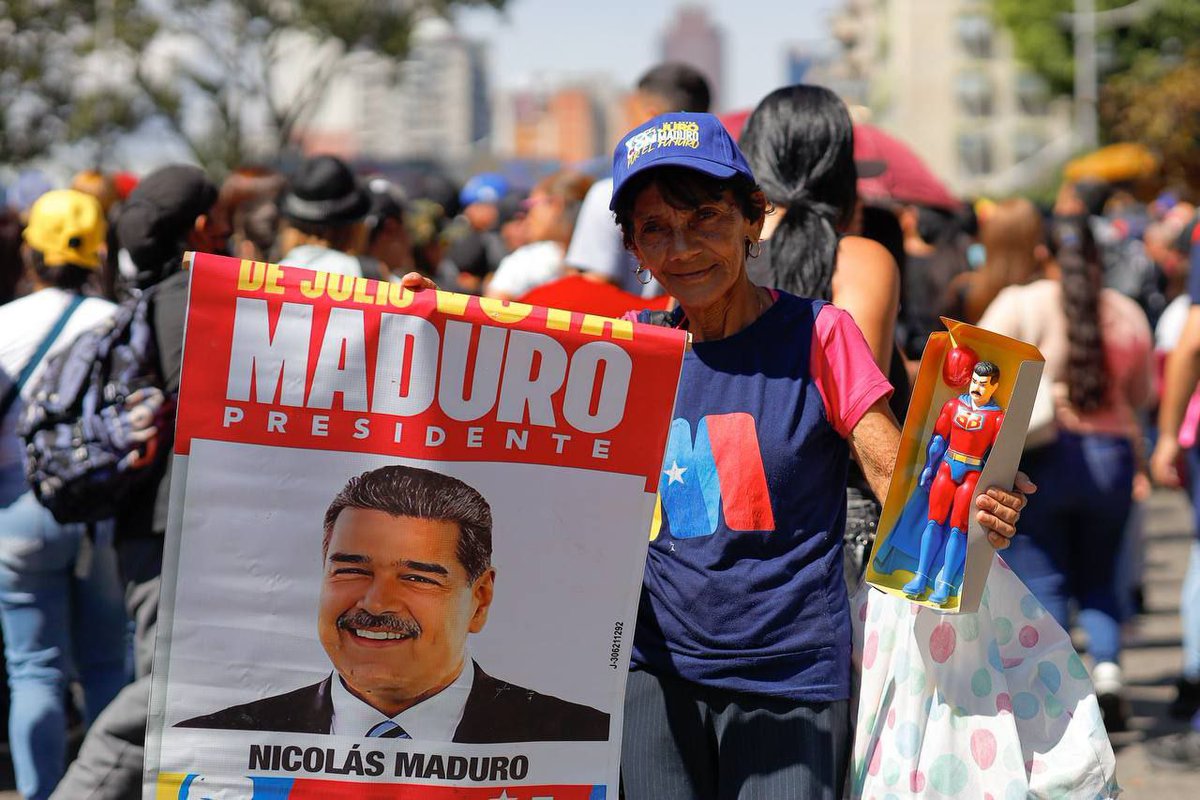 ConElMazoDando's tweet photo. #LosQueremosDeVuelta | El Pueblo venezolano salió a marchar este lunes de 5 de enero, en apoyo a la instalación de la Asamblea Nacional (AN) y para exigir la liberación del presidente Nicolás Maduro y la Primera Dama Cilia Flores https://t.co/1oaPG2HpVd