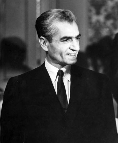 the_parham's tweet photo. این روزها یه جوری داره اندوهِ همه‌ی این سالها رو میشوره میبره که لبخندتونو دارم میبینم :)
#تاریخ_در_حال_قضاوت https://t.co/irJbwMxR37
