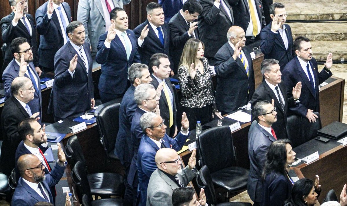 Fracción opositora <a href="/partidoUNT/">Un Nuevo Tiempo</a> y <a href="/unionycambio_ve/">UNIÓN Y CAMBIO</a>: “Nuestra presencia en el hemiciclo tiene un norte claro, la reconstrucción y el fortalecimiento de la institucionalidad de nuestro Estado” bit.ly/3NbHm9B