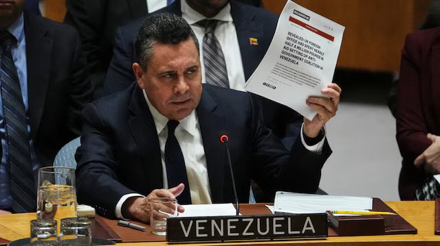 ⚠️ Condemna mundial a Trump per la invasió de Veneçuela. El Consell de Seguretat de l'ONU, fins i tot els aliats dels EUA, denuncia el segrest de Maduro com una violació del dret internacional. Xina i Rússia exigeixen l'alliberament de Maduro.