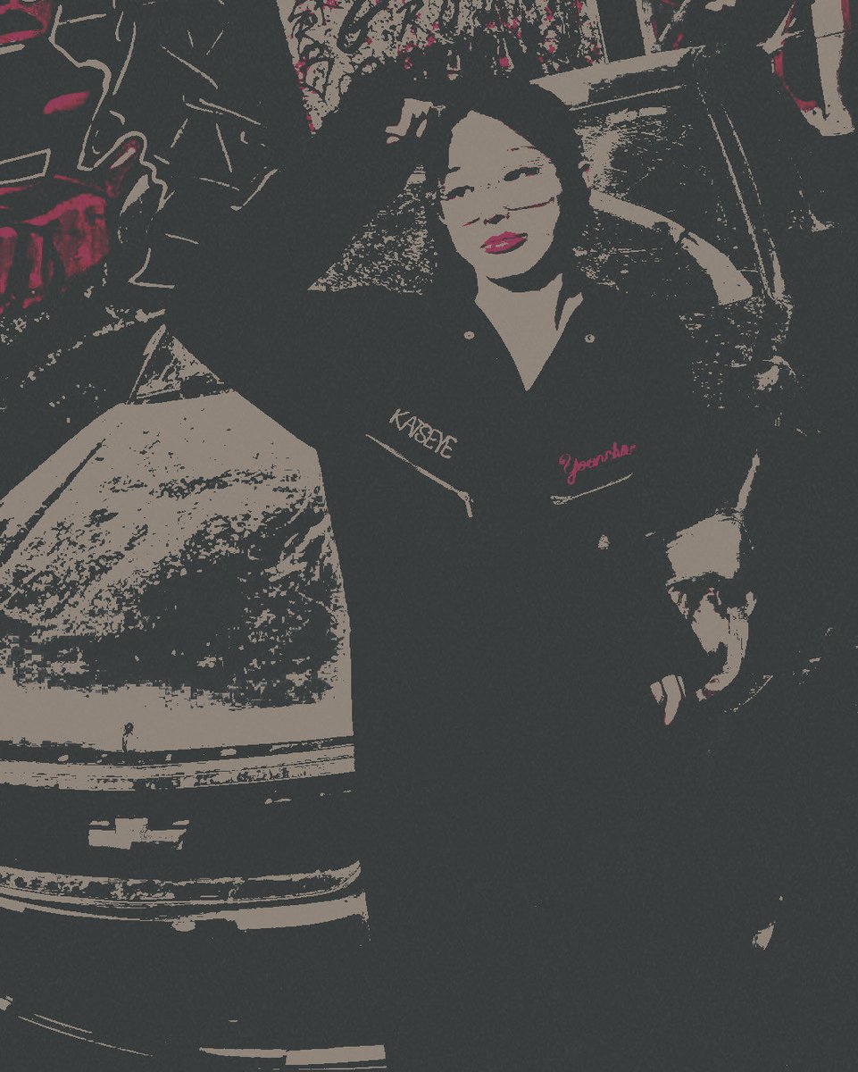 _softstatic's tweet image. sanayide tanıdığı olan kız 👻