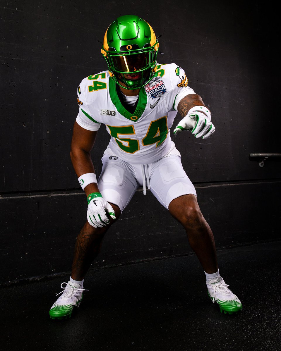 Mission: ATL 🍑🦆
College Football Playoff Peach Bowl uniform combo for <a href="/oregonfootball/">Oregon Football</a>, in Generation O uniforms designed by <a href="/vanhornebrands/">Van Horne Brands</a> and @nike #GoDucks #DesignedByVHB #CFP