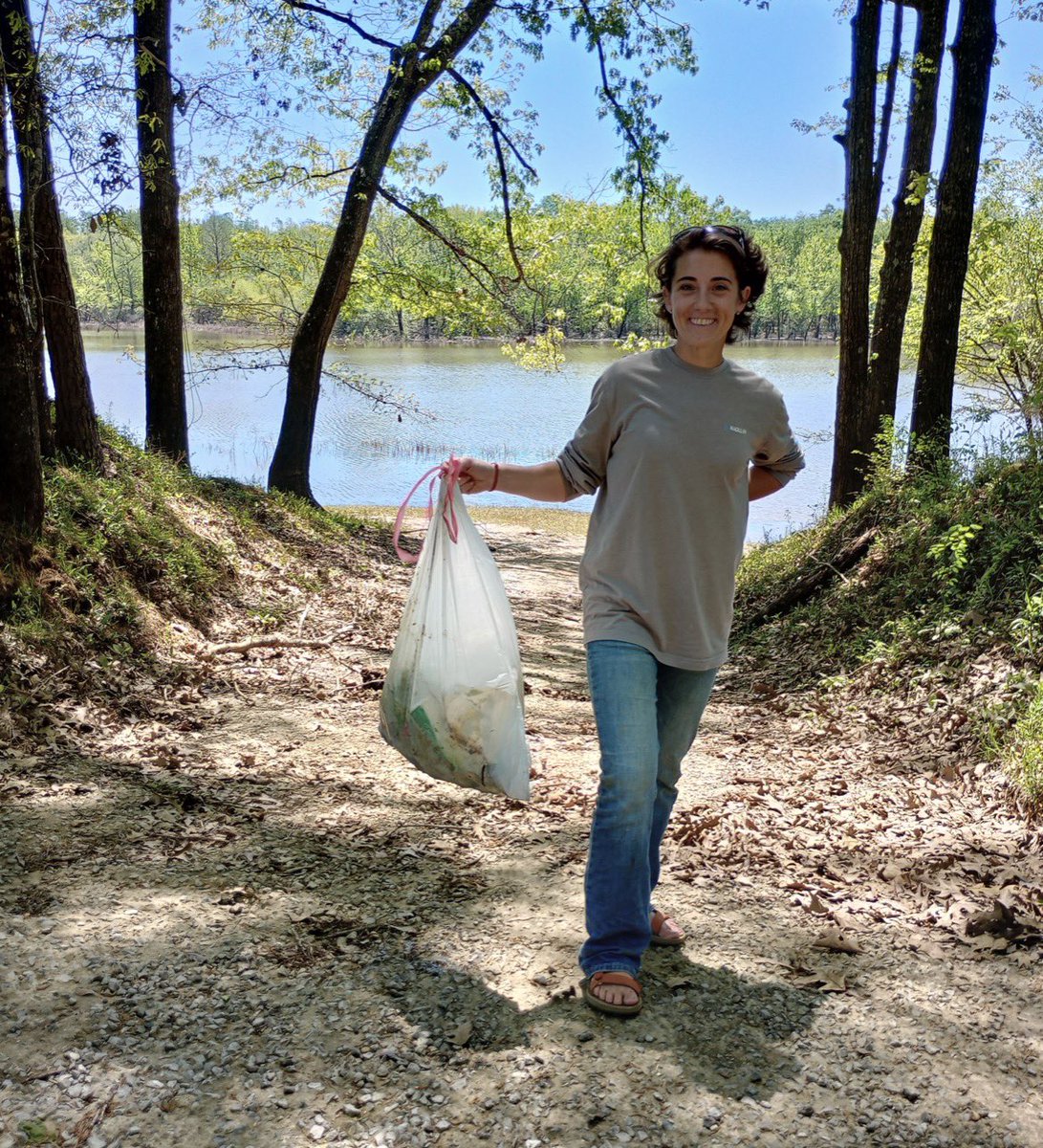 BWRiverkeeper's tweet image. Most of our #litter #cleanup posts are about public events, but as our frequent volunteer Kyndall Whatley demonstrates near #Moundville, we also appreciate it when you organize your own solo or group cleanups. More info: blackwarriorriver.org/cleanups-team/