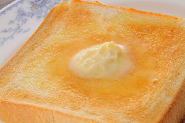 khbakery's tweet image. おはようございます🍞

今日は #色の日 
いい焼き色のロイヤルブレッドを
眺めつつ、本日もよろしくお願いします！