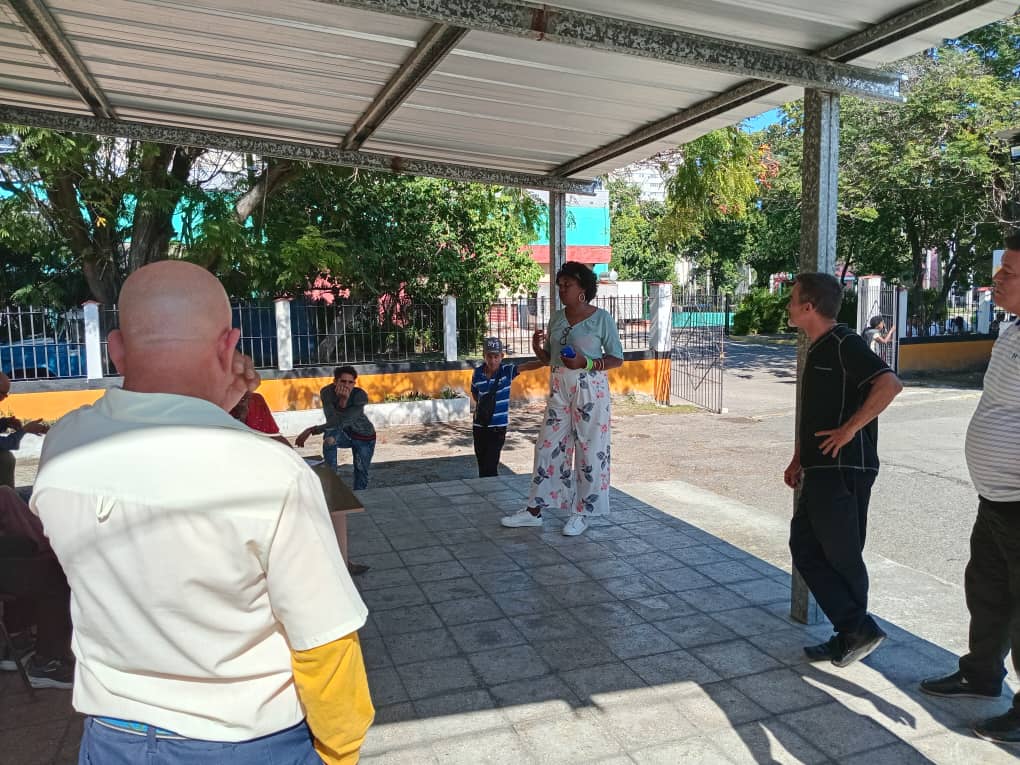 La Agencia No. 26 perteneciente a la Empresa Filial de Metrotaxis realizó matutino en apoyo al hermano país de #Venezuela.
<a href="/MitransCuba/">Ministerio del Transporte de Cuba</a>