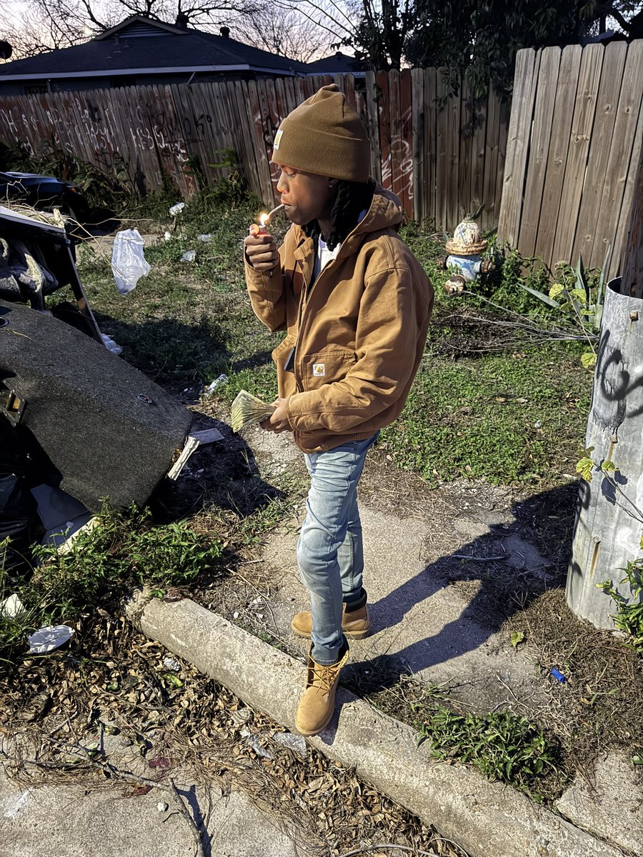 DeeMoney tweet media