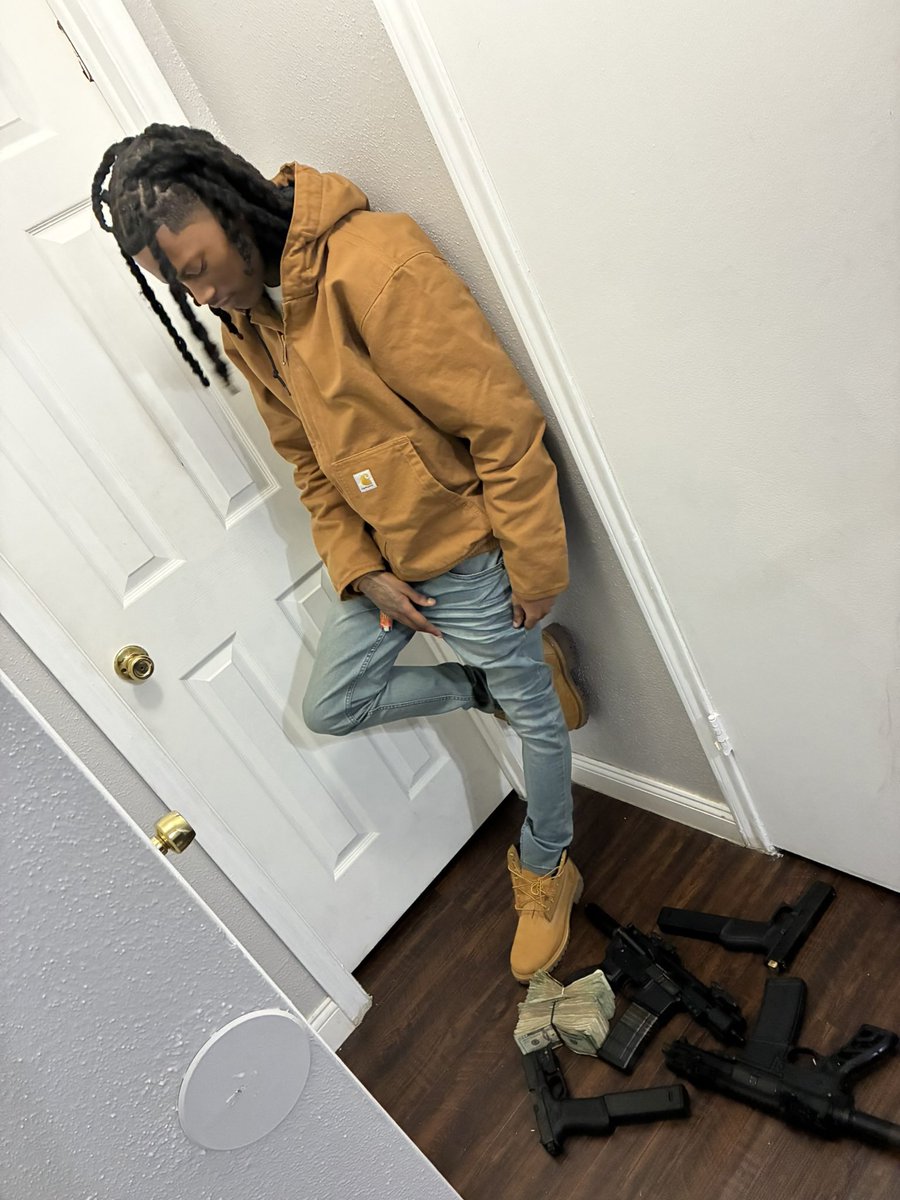 DeeMoney tweet media