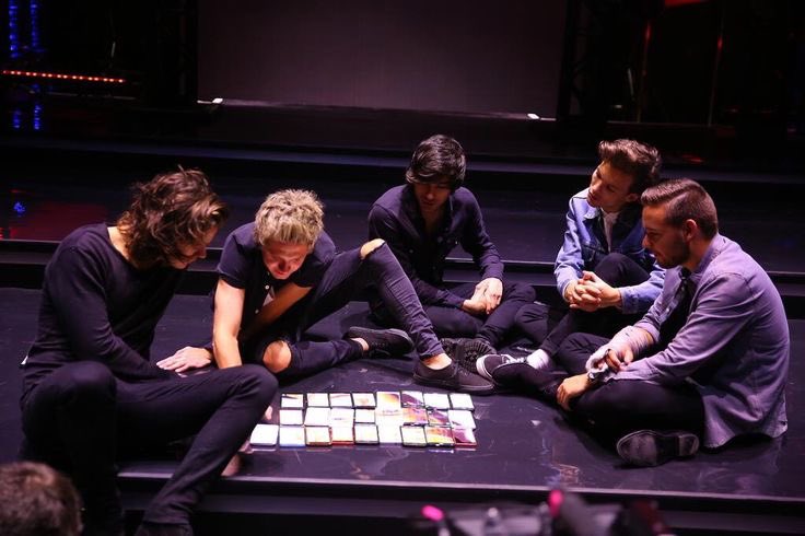 One Direction tweet media