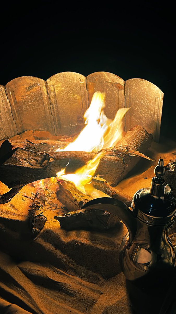 يا بنت أنا قلبي من البعد محروق 
لا تحسبين أني قطعت العلاقه

محبتك في القلب وابراجها فوق
تشيل صوت اسمك وحلم الصداقه

محبتن ما شالها كل مخلوق 
بطاقتن يا حيها من بطاقه

" زرعت لك زرع له اثمار وعروق "
وقدمت لك من زهرت العمر باقه

الشوق مشتاق اكثر من الشوق
شوق بدوي ضاعت اغلى نياقه