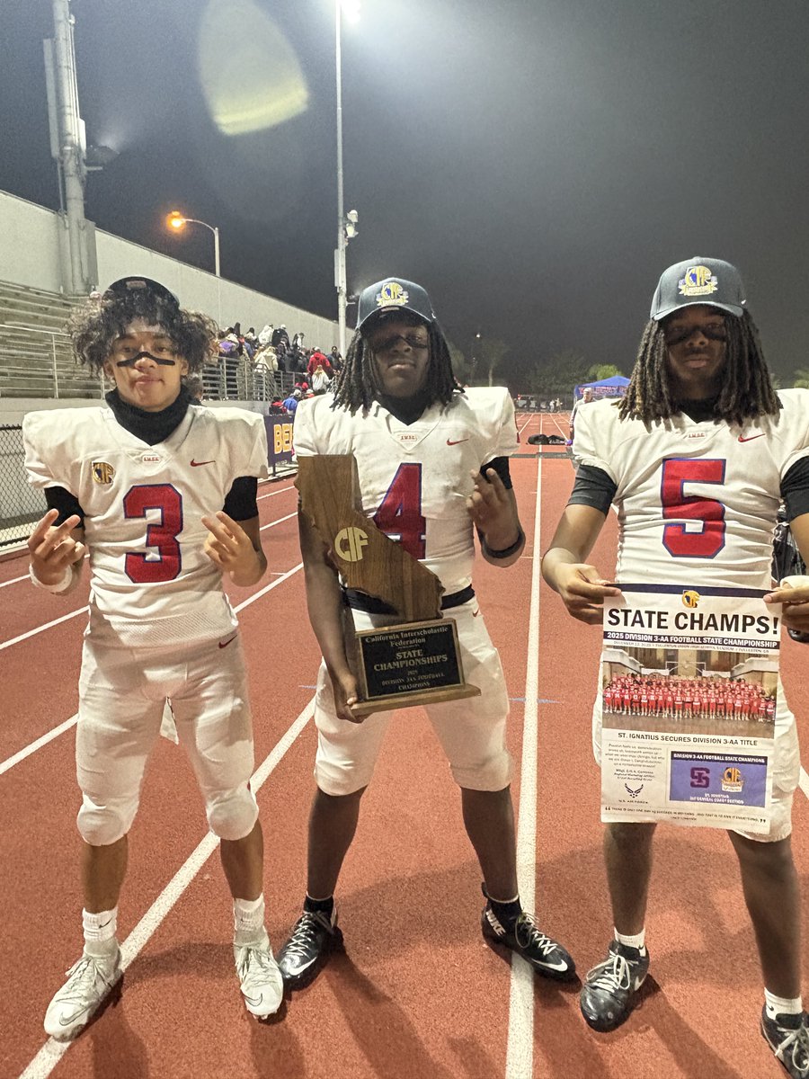 SIscores's tweet photo. Congrats to the multiple SI players named to the San Francisco Chronicle's 2025 All-Metro football team. https://t.co/TQFHOYWfhT https://t.co/55F01IfDki