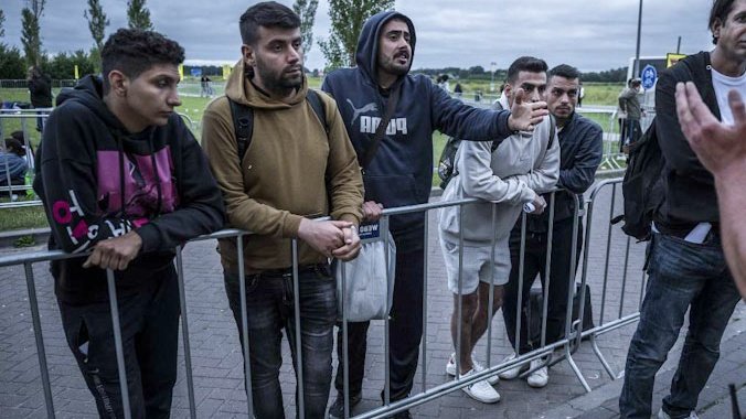 JanWBakkerNL's tweet image. We zien dagelijks de ellende van de massa-immigratie uit islamitische landen: moord, bedreigingen en criminaliteit. Waarom zien wij (VVD, PVV, JA21, SGP, FVD) dit wél, maar GL-PvdA-stemmers niet. Getuige de scheldpartijen van links onder m'n Tweets.