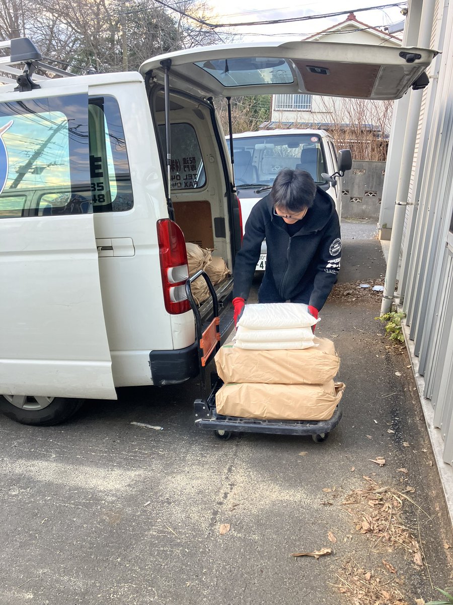 おはようございます！！ 2026年も元気いっぱいで配達致します！ 玄米まだまだ買います。 ご連絡お待ちしております！！ #千葉市 #米屋 #新米 #備蓄 米 #もち米 #米騒動 #米高騰 #配送 #米配達 #備蓄米買い戻し #コイン精米