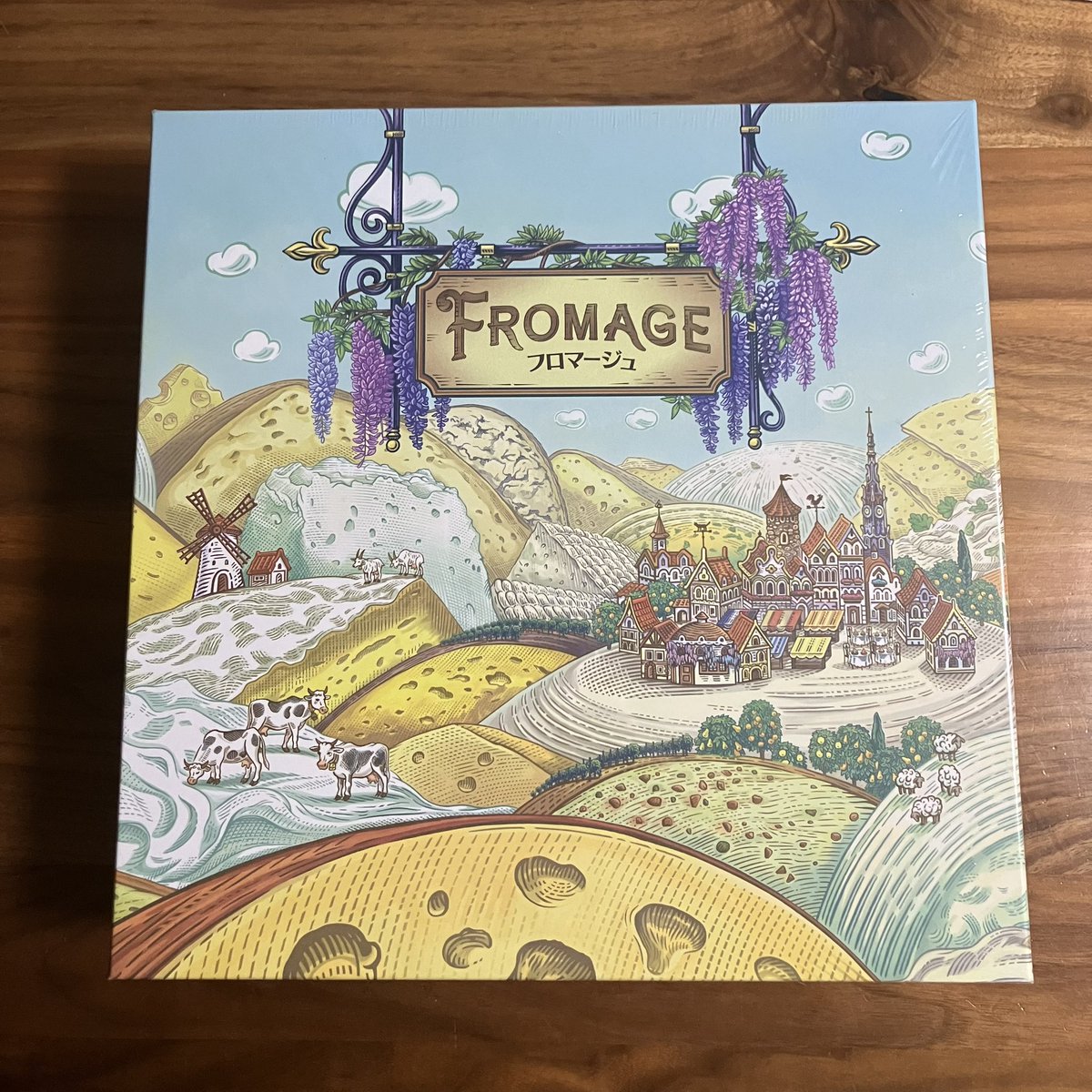 nusfrog's tweet image. 仕事始めのタイミングでエネルギー全回復するお宝が届きました🧀✨
昨年のオススメで見かけまくりの『フロマージュ』箱絵が飾れる美しさ。箱横に片付けガイド。中にはチーズの世界というチーズガイドも。圧倒的な多幸感🤣✨