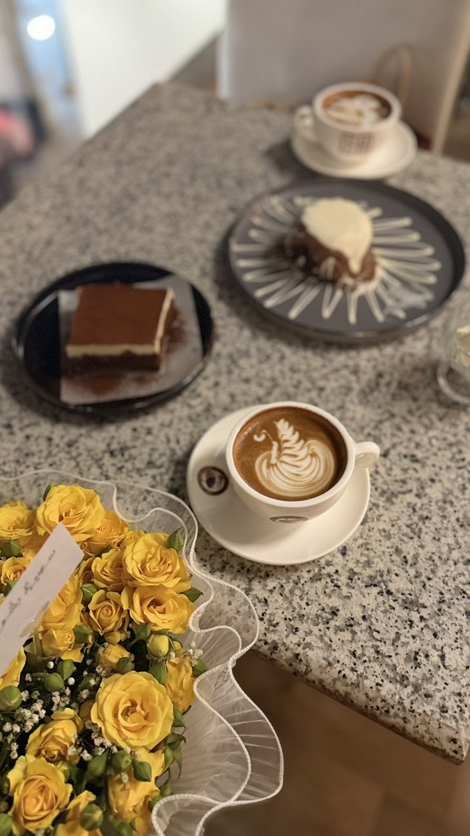 بعد صحبه إلكترونية عشر سنوات اخييراً حصل اللقاء😭♥️♥️♥️♥️♥️