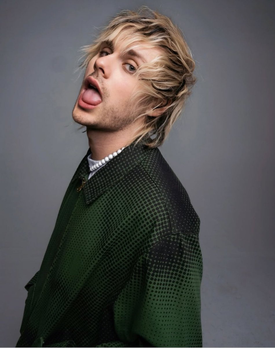 mgcsmilebot's tweet image. EMO MODEL IS BACK