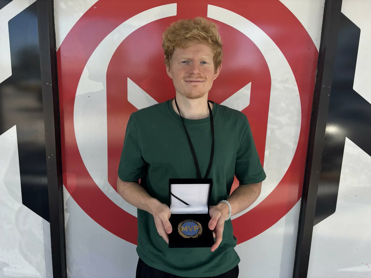 Dust2.us tweet media